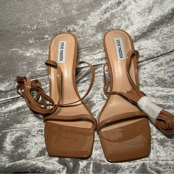 NEW Steve Madden Square Toe Uplift Heel Camel Patent Women’s 11 UPLI02S1 - Picture 3 of 7